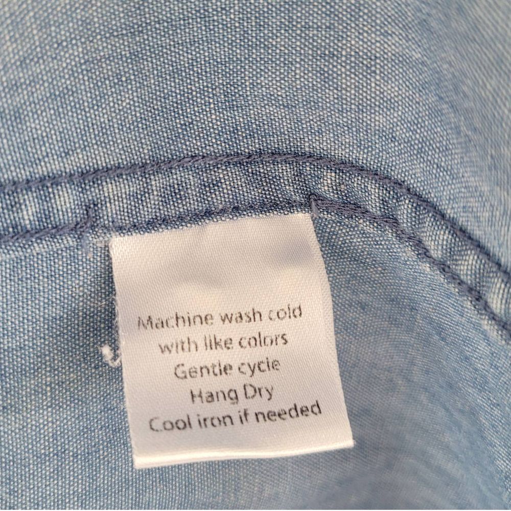 UNTUCKit Women's Light Wash Denim Chambray Button Down Shirt Size 2 (XS) - Picture 6 of 6